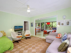 Lovely Beachside Hideaway with Spacious Patio, Bateau Bay